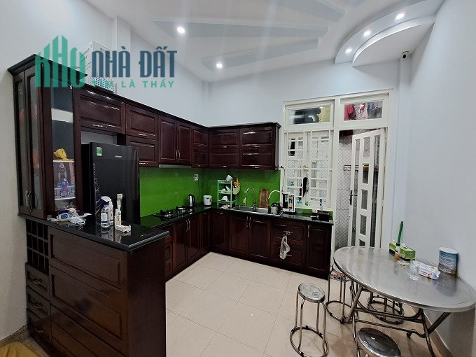 Bán nhà Tân Thới Nhất 1, Tân Thới Nhất, Q12, 80m2, 3 tầng, nội thất cao cấp.