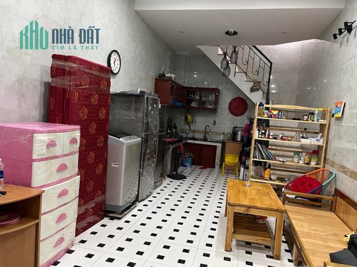 BÁN ĐẤT TẶNG NHÀ 3 TẦNG SÁT PHỐ TRẦN DUY HƯNG CẦU GIẤY DT 39M2 CHỈ 4,05 TỶ SỔ ĐỎ NỞ HẬU