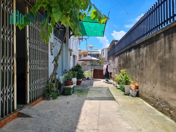 Bán nhanh nhà 100m2 đường Tam Bình. có sân để oto. giá chỉ 2.x tỷ