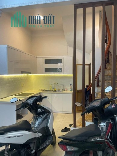 Cần bán Nhà mặt tiền, 5 tầng, MT 4.6m, vừa ở vừa kinh doanh, phường Dịch Vọng, quận Cầu Giấy, Hà Nội