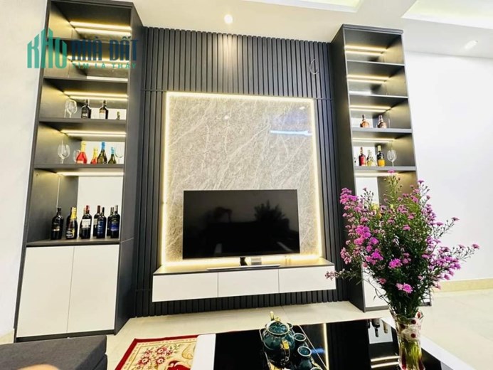 Bán nhà mặt phố khẩu Việt Hưng,KD Đỉnh,Vỉa hè rộng,ô tô tránh,50M,5 tầng,nhỉnh 5 tỷ