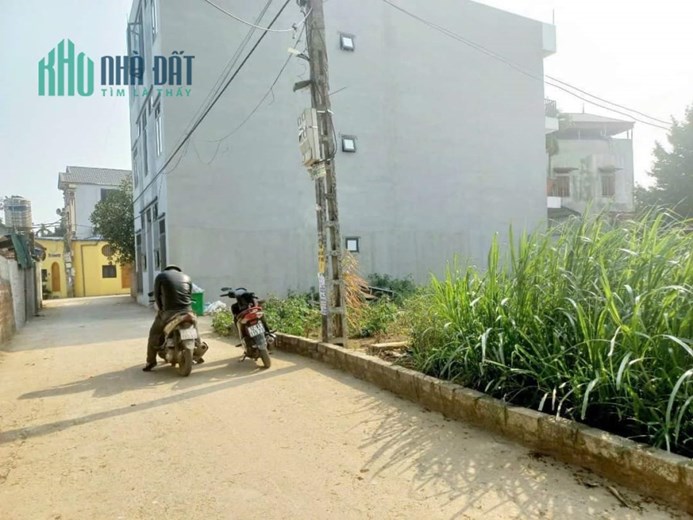 TRỤC CHÍNH THÔN 3 TÂN XÃ 112M GIÁ ĐẦU TƯ