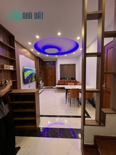 Bán nhà Vĩnh Hưng, MỚI Ở LUÔN, FERRARI đỗ cổng, 35m2 x 5T giá 3.5tỷ