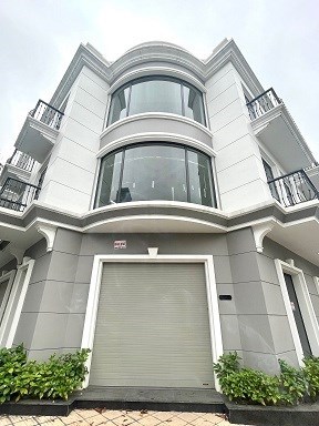 Em chính chủ cần bán gấp căn góc 3 mặt tiền thoáng Vinshophouse Uông Bí