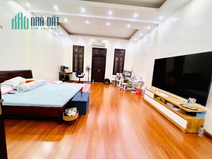 Hót Chưa Kìa, Nhà Lê Trọng Tấn, Gara ô tô, sát mặt phố chỉ có 5.x tỷ
