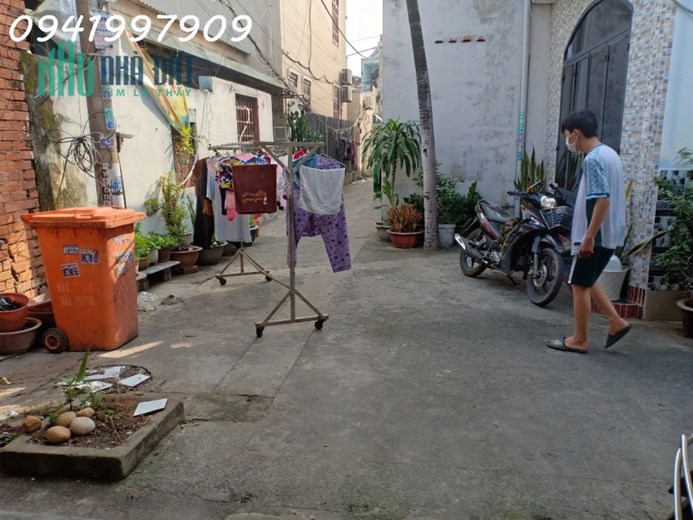 Cần tiền bán rẻ nhà đường 8 Linh Xuân Thủ Đức, 30m đến mặt tiền, giá chỉ 4.2 tỷ.