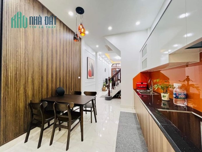 Kinh tế khó khăn cần bán gấp căn nhà 5 tầng để lấy thêm vốn kinh doanh
-	Nhà 5 tầng  x 50m Văn Khê