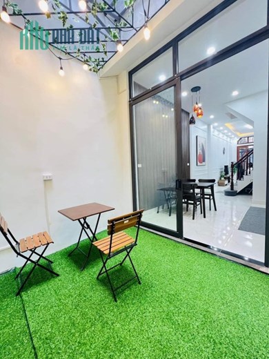 Kinh tế khó khăn cần bán gấp căn nhà 5 tầng để lấy thêm vốn kinh doanh
-	Nhà 5 tầng  x 50m Văn Khê