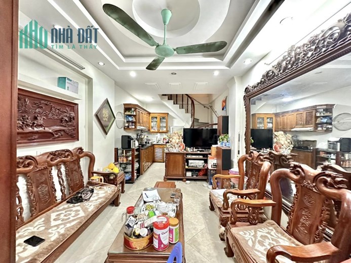 BÁN NHÀ NGÕ 110 NGUYỄN CHÍNH, 38M2 GIÁ CHỈ 3.15 TỶ (có thương lượng).