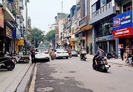 Gia đình bán gấp nhà Nở Hậu Mặt phố Nguyễn Khuyến 16,5 tỷ, 65mx5 tầng, KD đắc địa