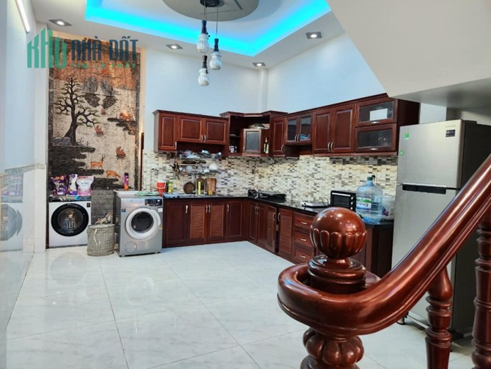 Bán nhà mặt tiền hẻm 8m Tô Ký thông Nguyễn Văn Quá, 56m2 nhỉnh 4 tỷ, ở ngay