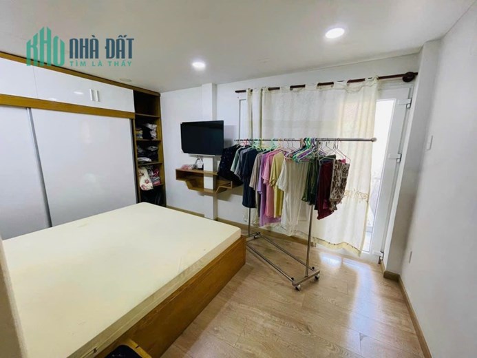 Trần Nhân Tôn Quận 10–Xe Hơi Đến Cửa-10mRaMặt Tiền-2Tầng 42M2-Nhỉnh 3TỶ