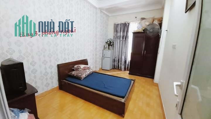 Cho thuê nhà nguyên căn, hộ gia đình, 40m2, 5T, 4N, đủ công năng, Lạc Long Quân.