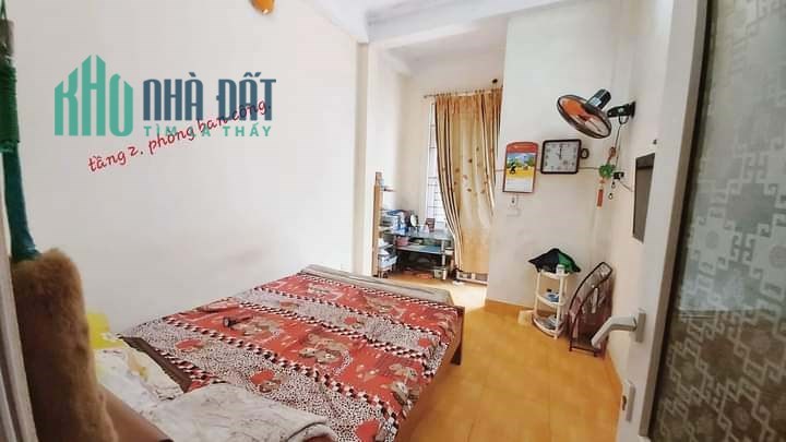 Cho thuê nhà nguyên căn, hộ gia đình, 40m2, 5T, 4N, đủ công năng, Lạc Long Quân.