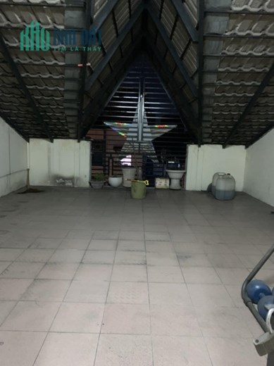 Mặt Tiền Kinh Doanh, Tân Phú, 4 Tầng. Hơn 100m2, Ngang 5m Cần Bán Gấp.