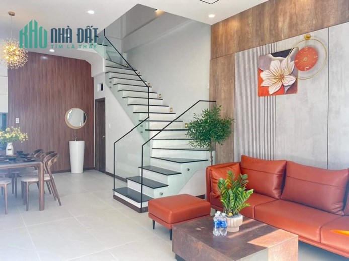 Ngộp Bank bán rẽ nhà 3 tầng 2 mặt tiền K216 đường Hoàng Thị Loan.