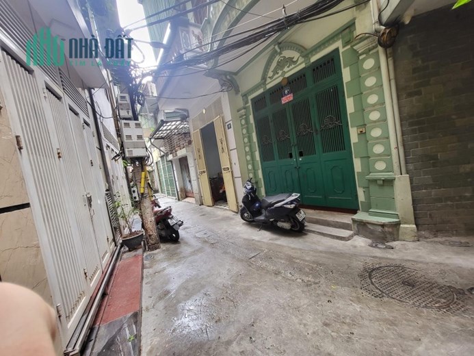 Đại La, Hai Bà Trưng, nhà đẹp ở ngay, ba bước ra phố, mặt tiền rộng, 46m2,  5 tầng , chỉ 4 tỉ 8.