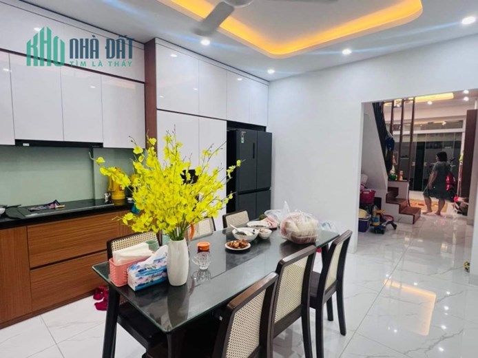 XUẤT CẢNH CẦN BÁN NHÀ PHỐ PHÙNG HƯNG CHỦ TỰ XÂY NỘI THẤT XỊN SÒ DT 54M CHỈ HƠN 6 TỶ.