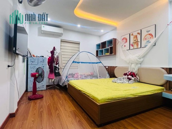 XUẤT CẢNH CẦN BÁN NHÀ PHỐ PHÙNG HƯNG CHỦ TỰ XÂY NỘI THẤT XỊN SÒ DT 54M CHỈ HƠN 6 TỶ.