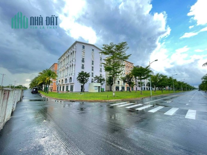 Chính chủ bán Căn góc 3 mặt tiền sát biển đẹp nhất nhì dự án Marina Square Phú Quốc- 7 tầng -120m2-