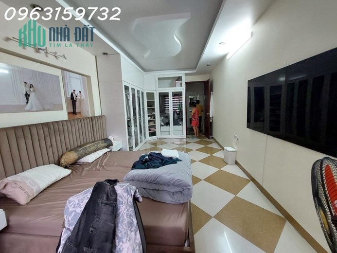 4 TỶ QUAN NHÂN THANH XUÂN , 50M2 CÓ SÂN ĐỂ XE, NHÀ THOÁNG ĐÃNG