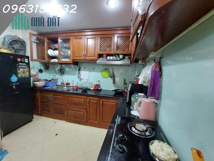 4 TỶ QUAN NHÂN THANH XUÂN , 50M2 CÓ SÂN ĐỂ XE, NHÀ THOÁNG ĐÃNG