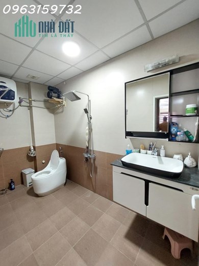 4 TỶ QUAN NHÂN THANH XUÂN , 50M2 CÓ SÂN ĐỂ XE, NHÀ THOÁNG ĐÃNG