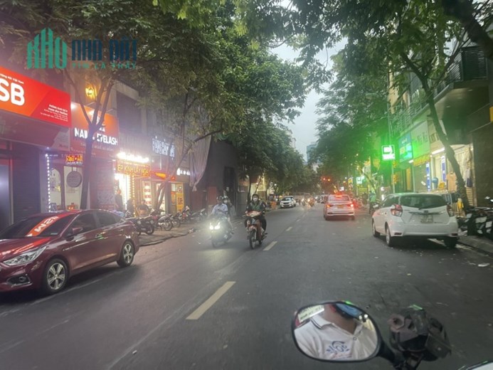CHO THUÊ CỬA HÀNG MẶT PHỐ CHỢ XANH–KINH DOANH SẦM UẤT–55M MT:4M 12TR/THÁNG. LH 0964240141