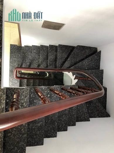 Căn nhà 4 tầng thuê trung tâm Quận 10, đường Nguyễn Tri Phương, hẻm ô tô, giá chỉ 20 triệu/tháng