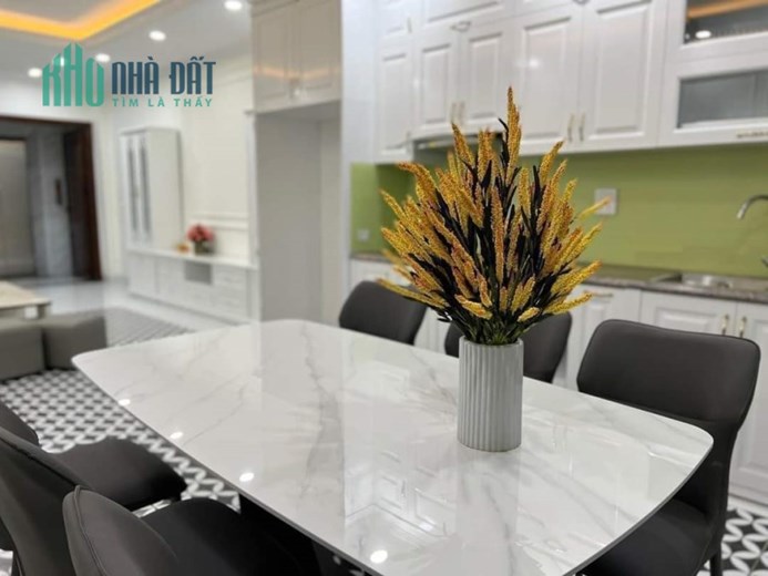 Bán gấp nhà 5 Tầng Mặt Phố Trần Đăng Ninh 40 m2 Giá 7,2 Tỷ Ô tô tránh vỉa hè rộng.
