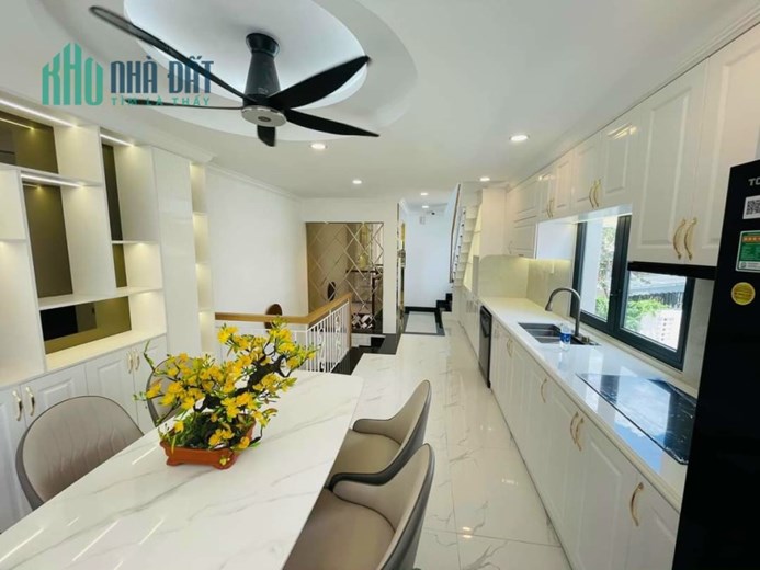 LÔ GÓC 2 MT.6 TẦNG - Ô TÔ NGỦ TRONG NHÀ -