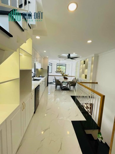 LÔ GÓC 2 MT.6 TẦNG - Ô TÔ NGỦ TRONG NHÀ -