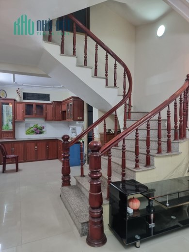 Bán nhà ngõ 464 Chợ Hàng Mới, diện tích 50m 3 tầng, GIÁ 2.5 tỉ sân cổng riêng