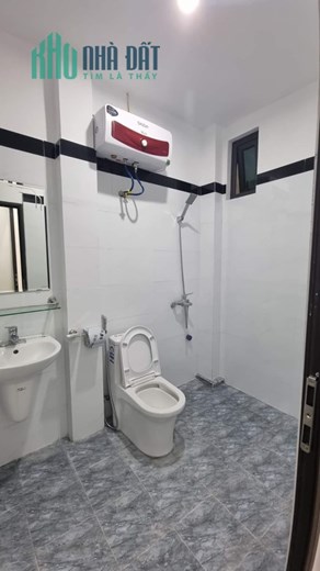 Bán nhà ngõ 464 Chợ Hàng Mới, diện tích 50m 3 tầng, GIÁ 2.5 tỉ sân cổng riêng