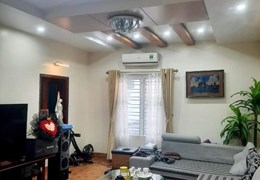 Bán nhà mặt đường Trại Lẻ, diện tích 98m 3 tầng, GIÁ 6.7 tỉ vị trí đẹp
