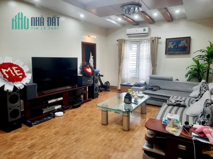 Bán nhà mặt đường Trại Lẻ, diện tích 98m 3 tầng, GIÁ 6.7 tỉ vị trí đẹp
