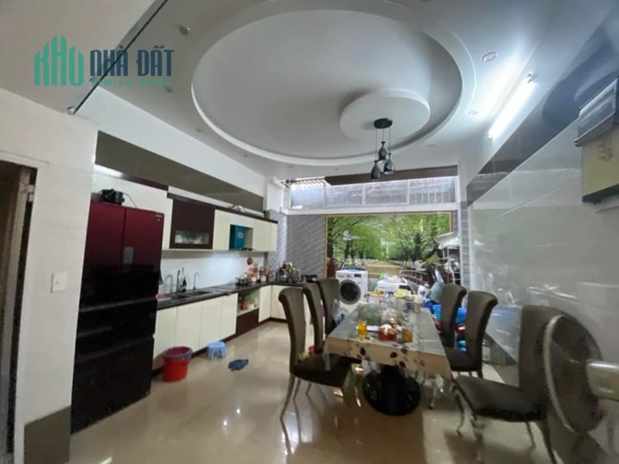 Bán nhà mặt đường Đặng Ma La, diện tích 92m 4 tầng GIÁ 7.5 tỉ mới đẹp