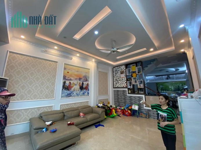 Bán nhà mặt đường Đặng Ma La, diện tích 92m 4 tầng GIÁ 7.5 tỉ mới đẹp