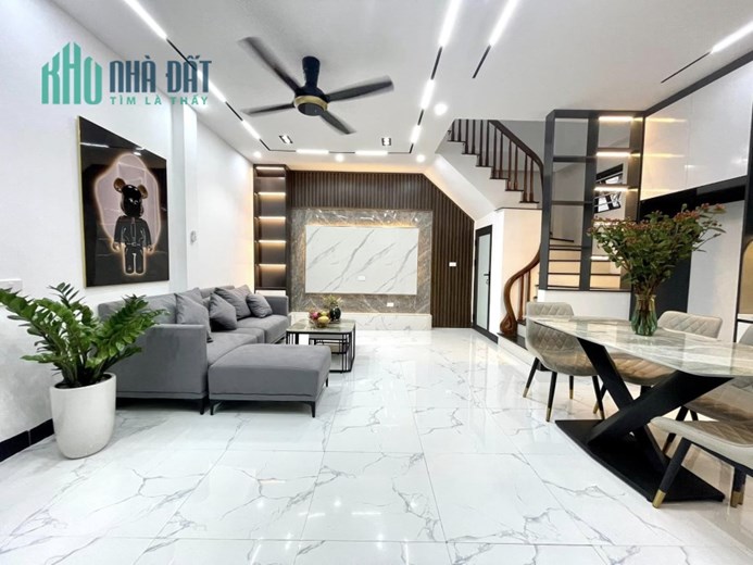 Siêu ngon! Chùa Láng, ko lỗi gì, gần phố, gần hồ, ba gác tránh, 36m x 4T, chỉ 4.2 tỷ