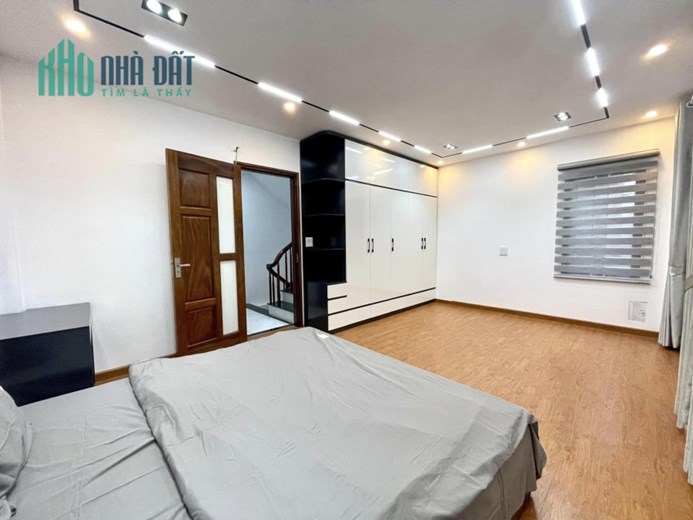 Siêu ngon! Chùa Láng, ko lỗi gì, gần phố, gần hồ, ba gác tránh, 36m x 4T, chỉ 4.2 tỷ