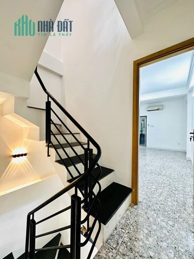 BÁN GẤP NHÀ 3 TẦNG, TÂN QUY, RỘNG 8,3M BỀ THẾ  CHỈ 6 TỶ NHỎ