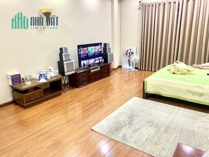 ⚜️ Bán nhà Mặt Phố Phùng Hưng, Hoàn Kiếm, 105m2 C4 MT 5m, Chỉ 15.8 Tỷ ⚜️