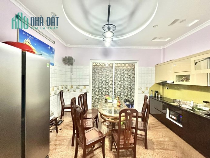 ⚜️ Bán nhà Mặt Phố Phùng Hưng, Hoàn Kiếm, 105m2 C4 MT 5m, Chỉ 15.8 Tỷ ⚜️