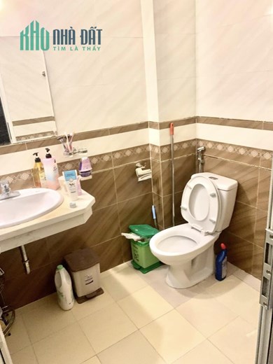 ⚜️ Bán nhà Mặt Phố Phùng Hưng, Hoàn Kiếm, 105m2 C4 MT 5m, Chỉ 15.8 Tỷ ⚜️