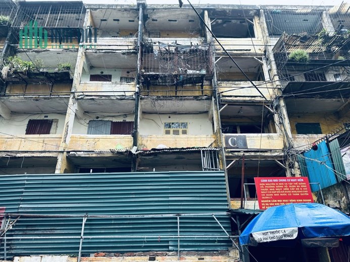 Bán nhà tập thể thuốc lá, Nhà đẹp ở luôn, diện tích SD 22m2, 650tr quá hợp lý