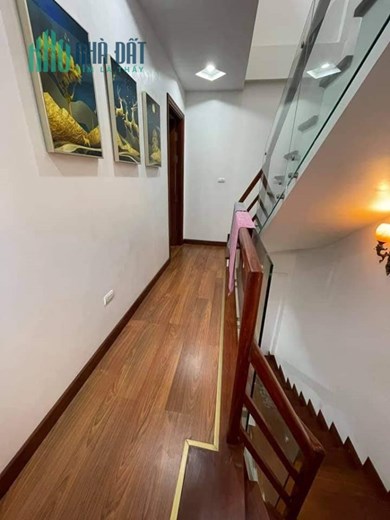 Bán nhà 106m2 phố Nghi Tàm, Tây Hồ Thang máy Nhập Nội thất Sang trọng 2 Ô tô phi 10m 19.5 Tỷ
