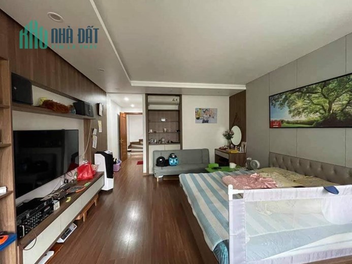 Bán nhà 106m2 phố Nghi Tàm, Tây Hồ Thang máy Nhập Nội thất Sang trọng 2 Ô tô phi 10m 19.5 Tỷ