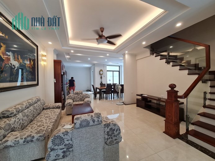 Bán biệt thự 106m2 phố Nghi Tàm, Tây Hồ Thang máy XỊN Nội thất Đẳng cấp 10m 2 Ô tô 19.5 Tỷ