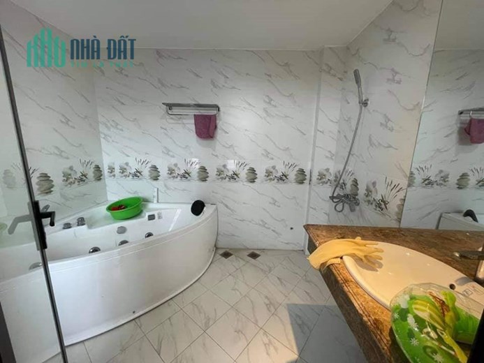 Bán biệt thự 106m2 phố Nghi Tàm, Tây Hồ Thang máy Nhập Nội thất Châu Âu Ô tô phi 10m 19.9 Tỷ