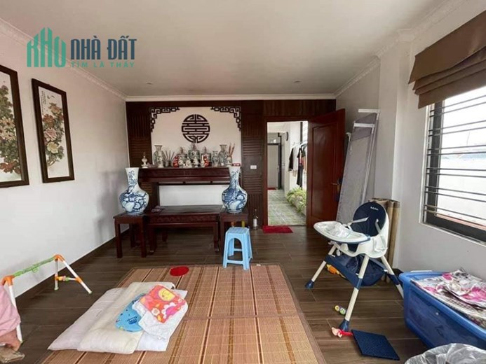 Bán nhà 109m2 phố Nghi Tàm, Tây Hồ Thang máy XỊN Nội thất Châu Âu 10m 2 Ô tô tránh 19.6 Tỷ